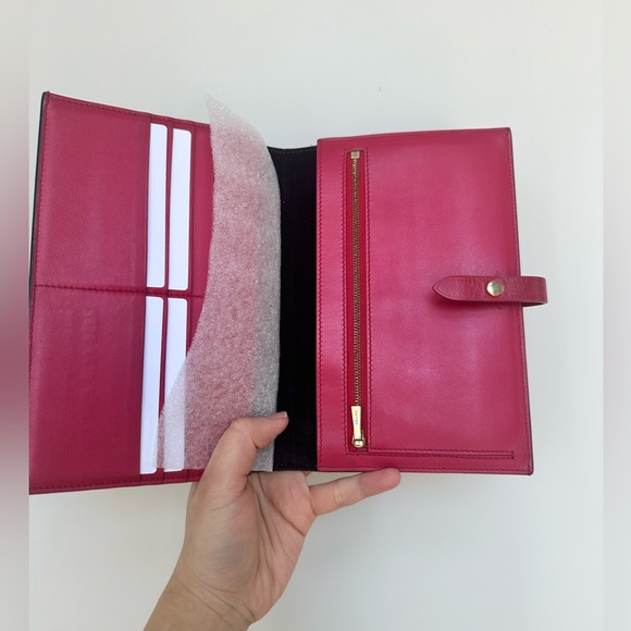 Grained Shiny Calfskin Large Multifunction Strap Wallet - Picture 6 of 11